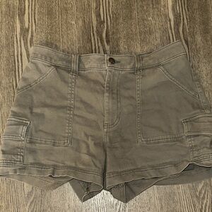 Hollister Ultra High Rise Mom Cargo Shorts